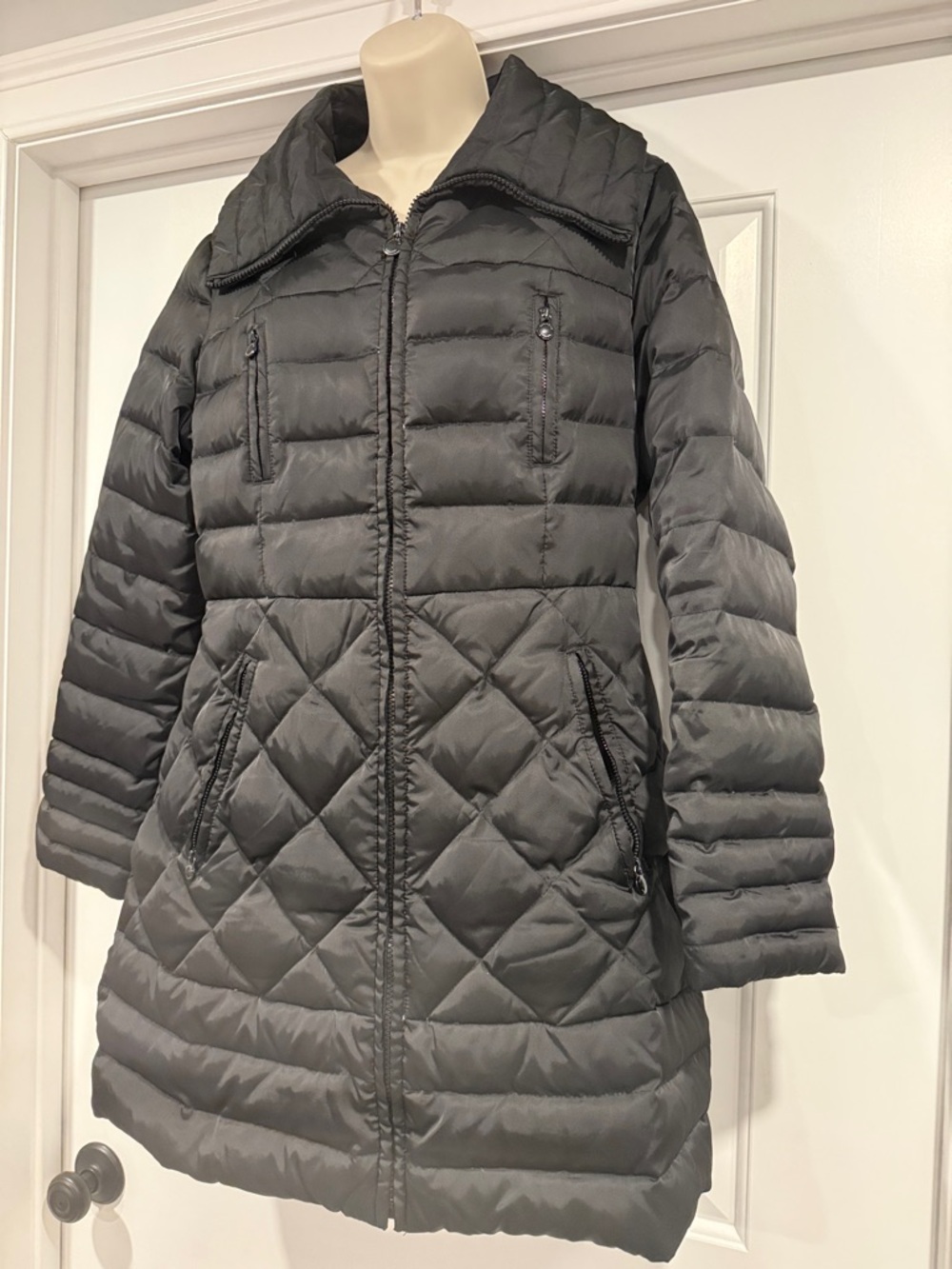 Laundry By Shelli Segal Women's Quilted Long Puffer Coat in Charcoal - Picture 4 of 7
